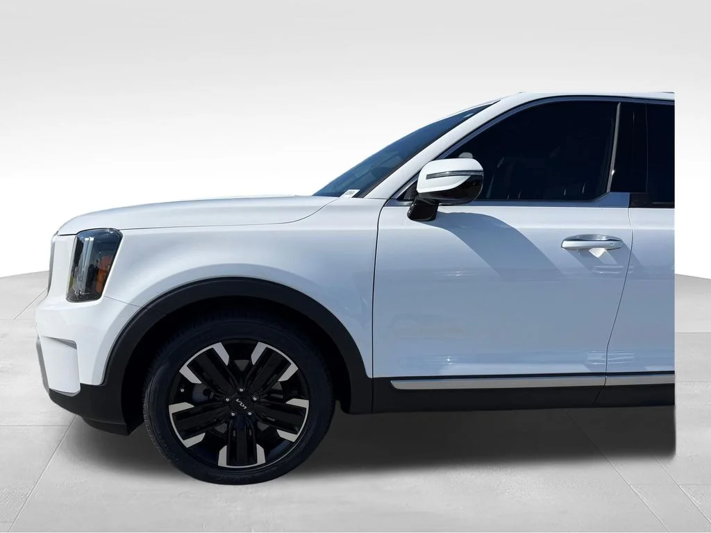 Used 2024 White Kia SX image 23