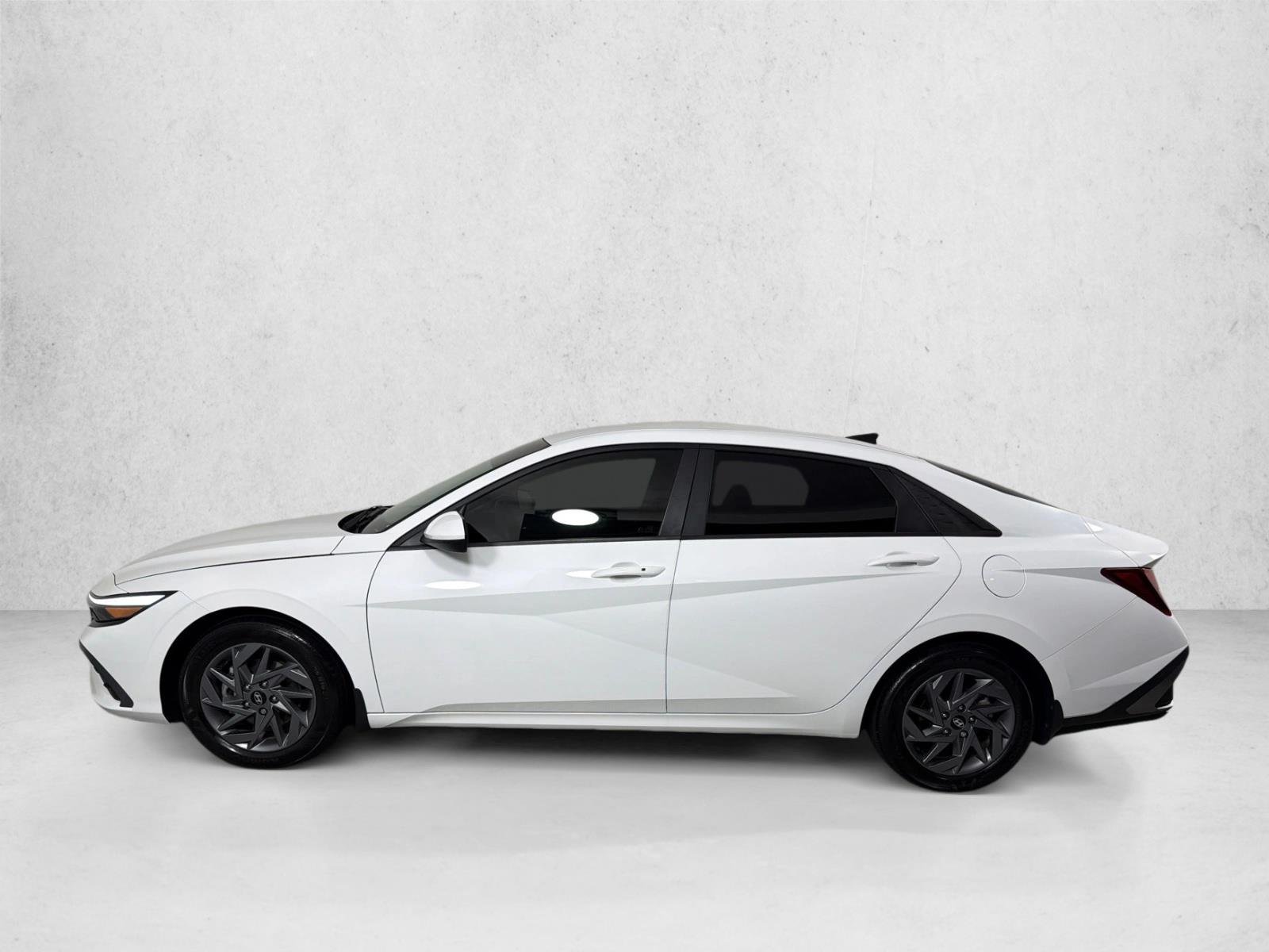 Used 2024 Serenity White Hyundai SEL image 7