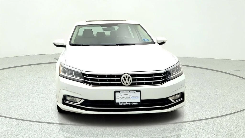 Used 2018 Pure White Volkswagen 2.0T SE w/Technology Automatic image 2
