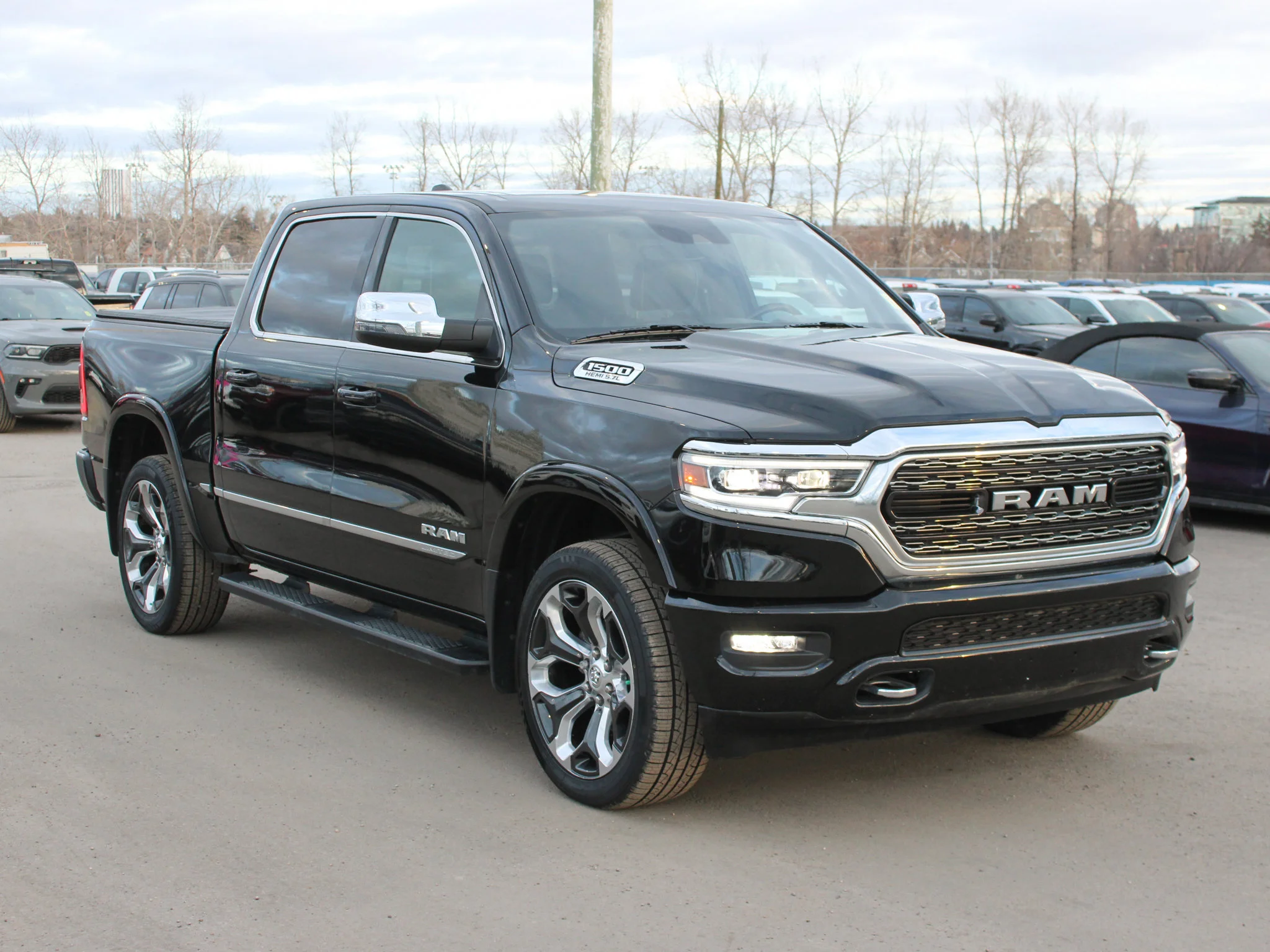 Certified Used 2023 Black RAM Limited * No Accidents | HEMI V8 | Alpine | Heated Seats | Apple CarPlay | Tonneau Cover image 9