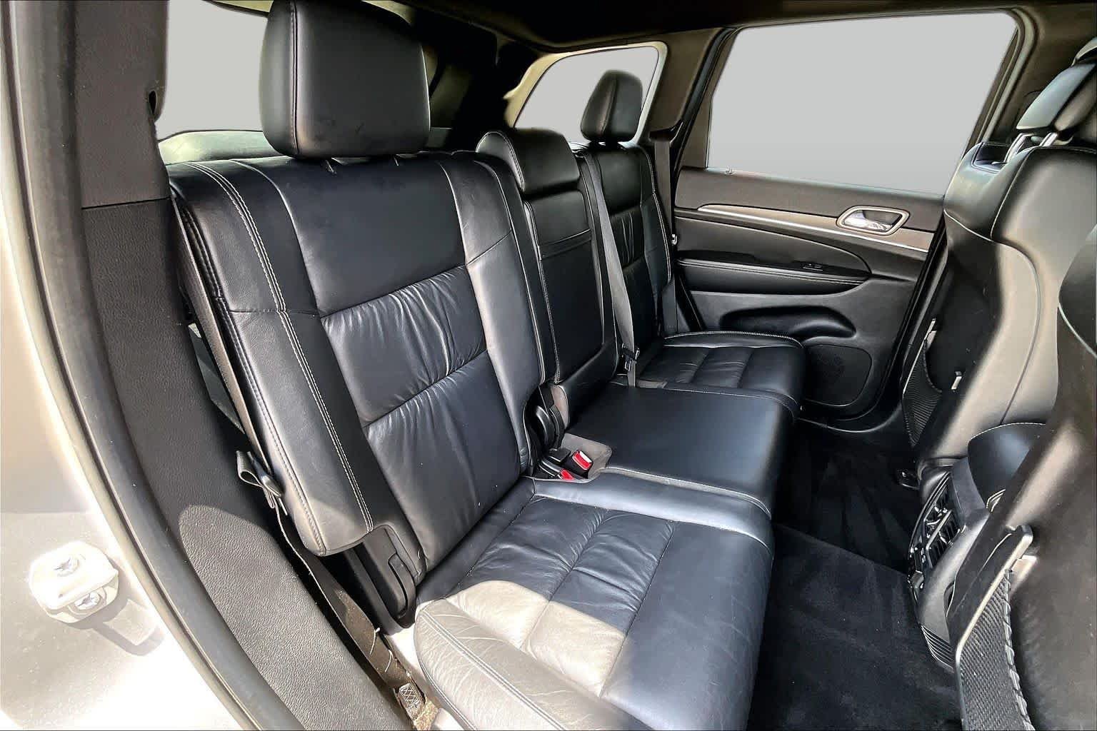 Used 2014 Billet Silver Metallic Clearcoat Jeep Limited image 17