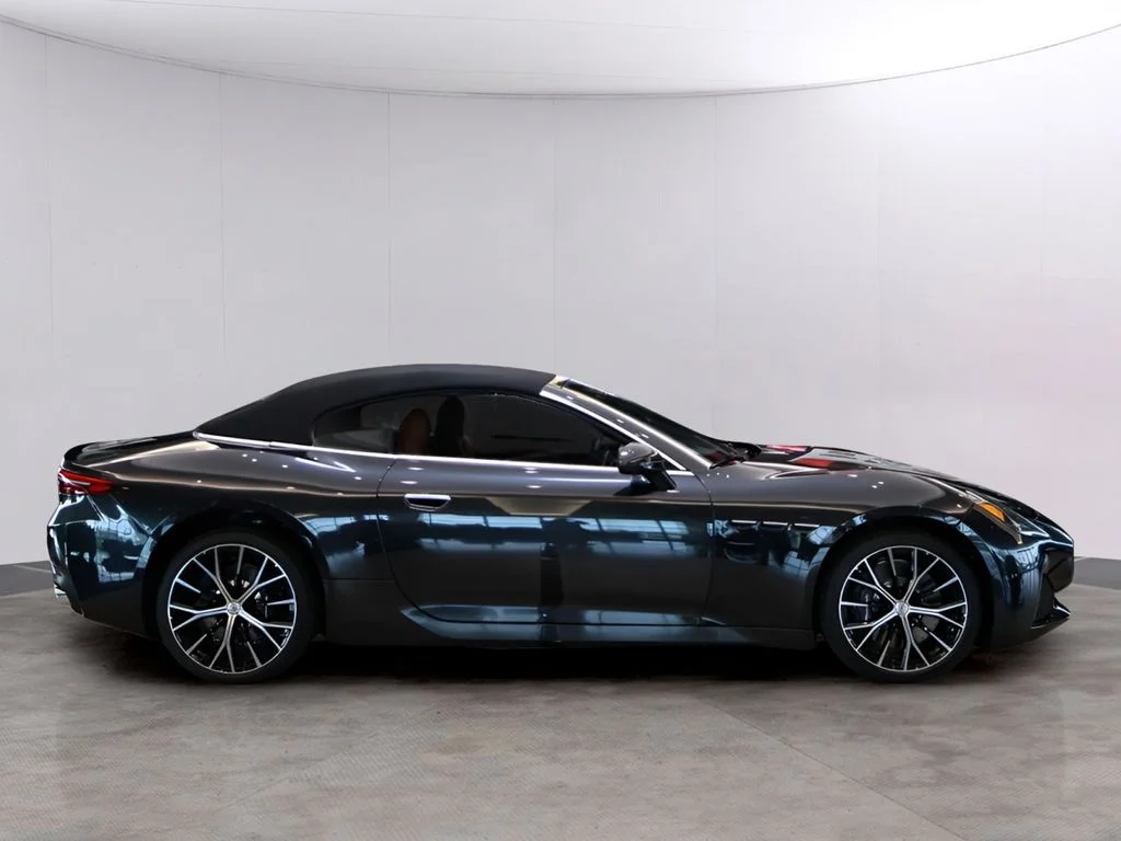 New 2026 Nero Assoluto Metallic Maserati Base image 10