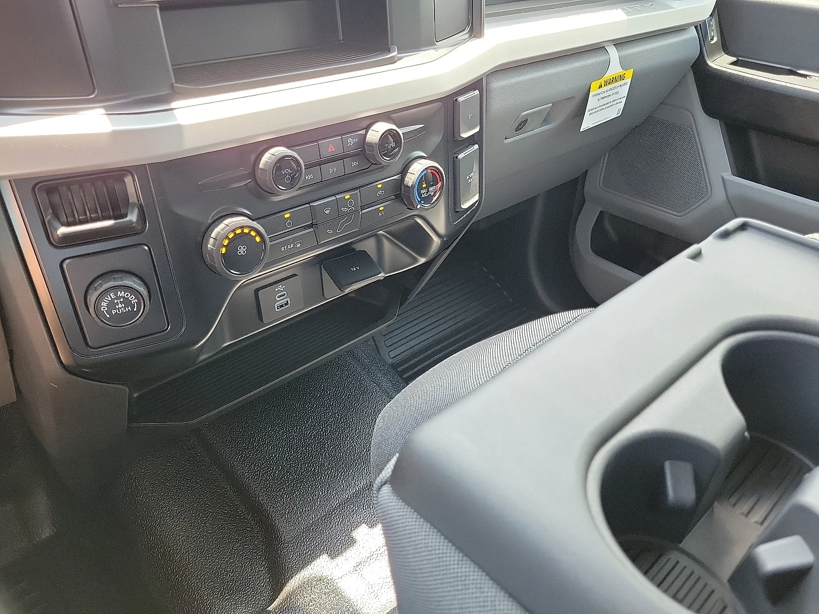 New 2025 Oxford White Ford F-250&reg; XL image 18