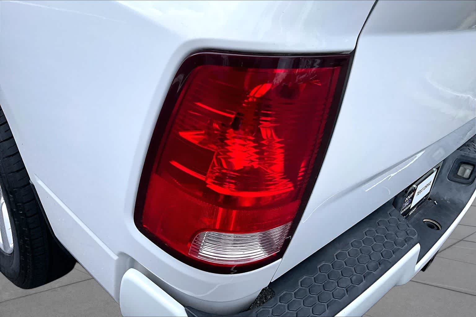 Used 2015 Bright White Clearcoat Ram Express image 26