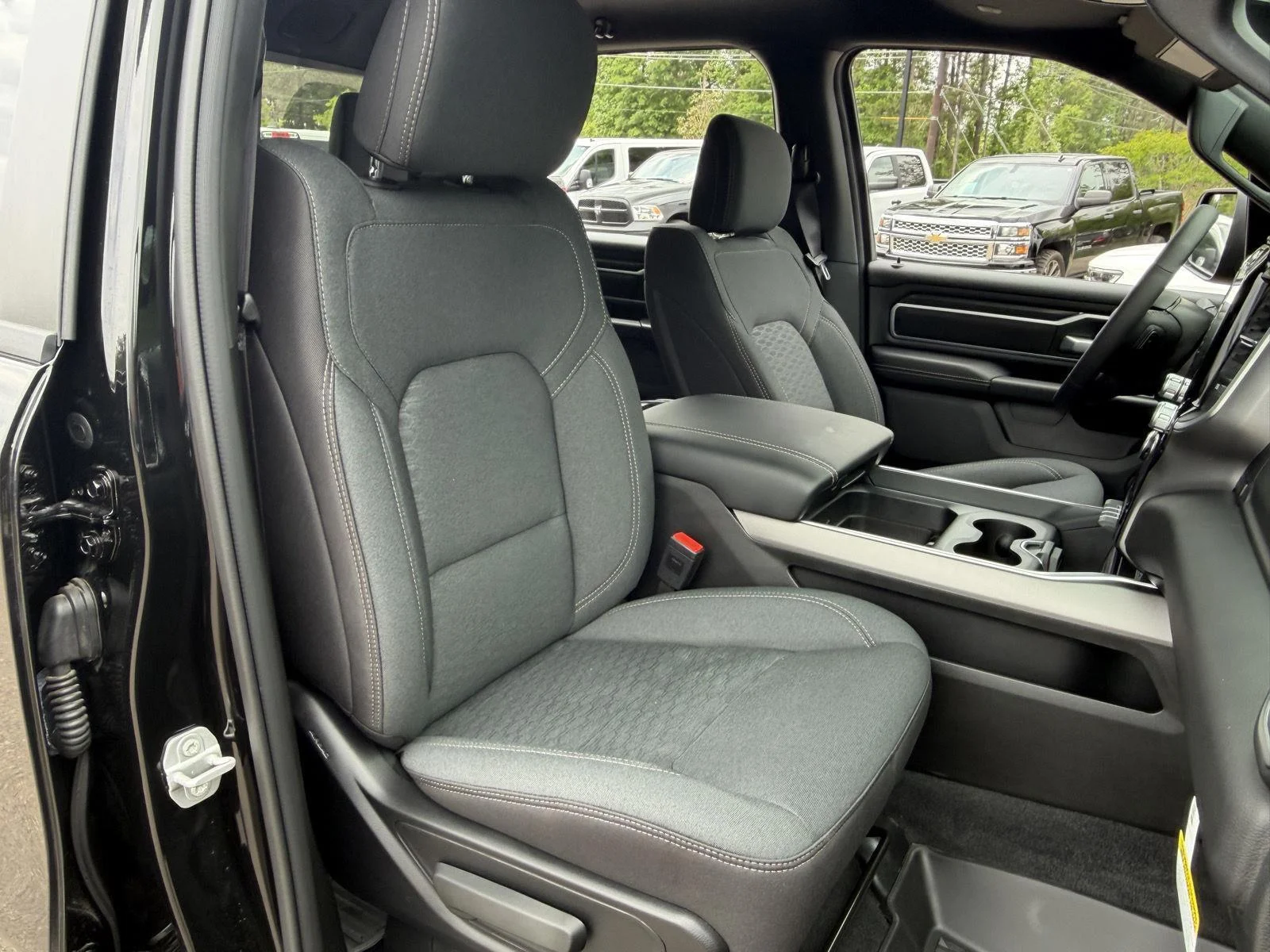New 2026 Diamond Black Crystal Pearl-Coat Exterior Paint RAM Big Horn image 21