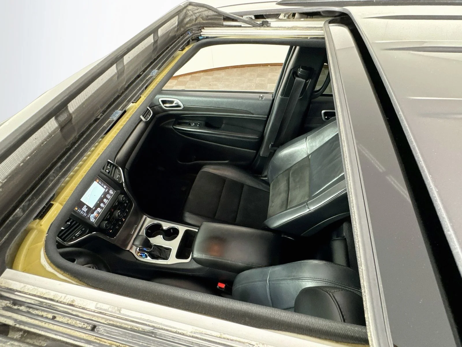 Used 2018 Gray Jeep Altitude image 21
