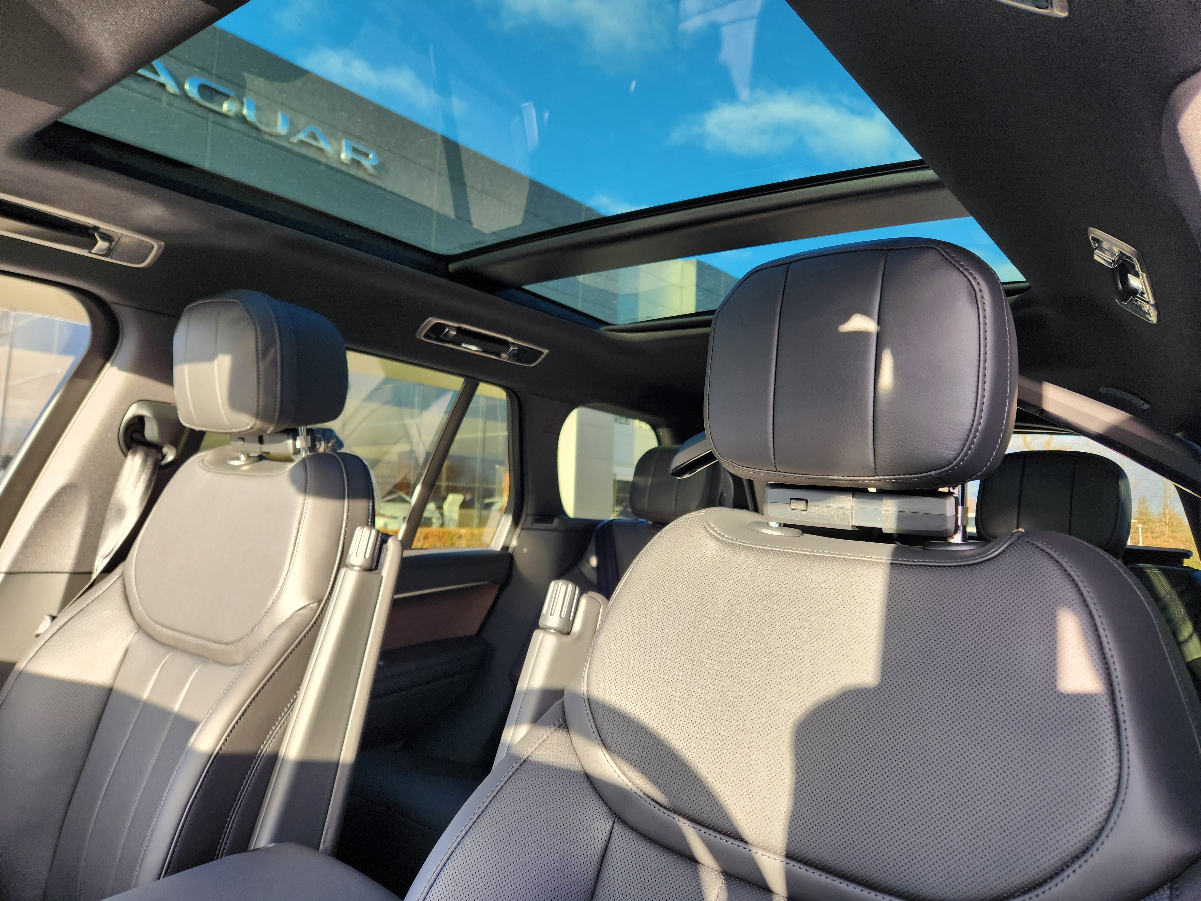 2026 Land Rover Range Rover SE - Photo 10