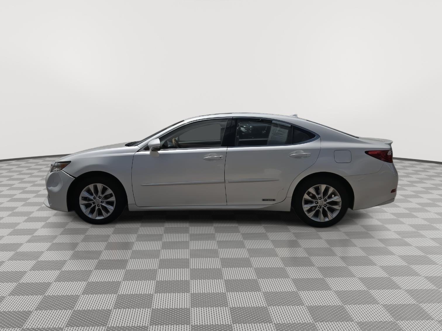 Used 2013 Starfire Pearl Lexus Hybrid image 3