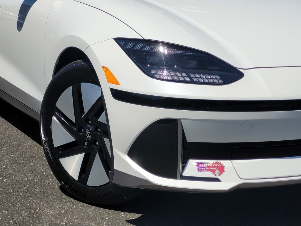 Used 2024 White Hyundai SE image 4