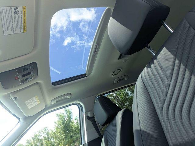 New 2026 White Hyundai SEL Premium FWD image 22