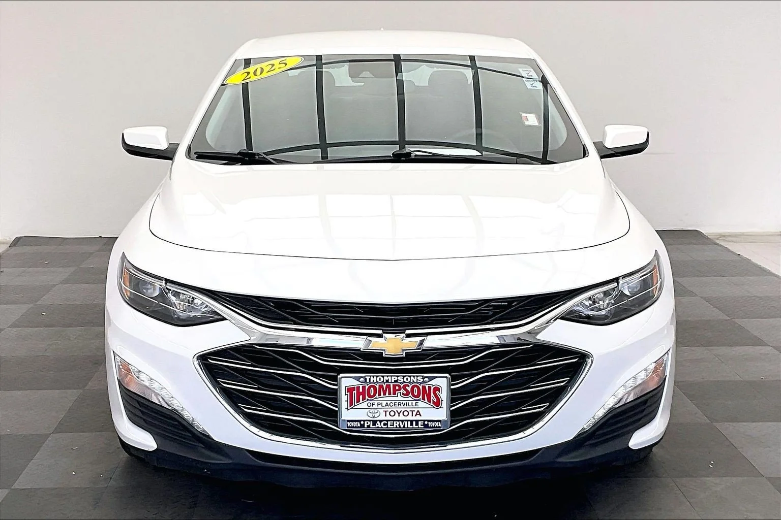 Used 2025 Summit White Chevrolet LT image 2