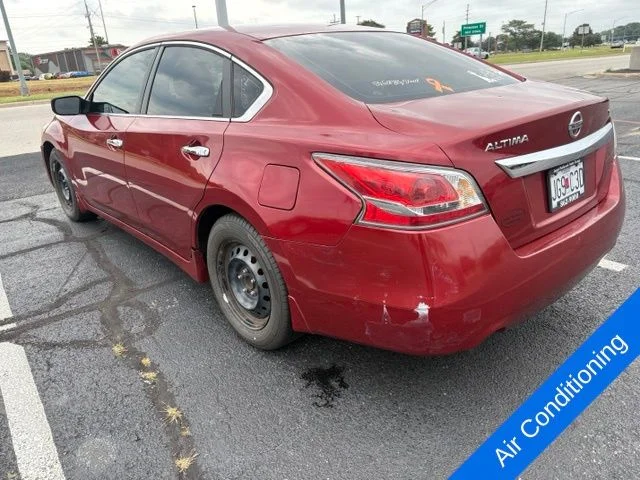 Used 2015 Cayenne Red Nissan 2.5 S image 4