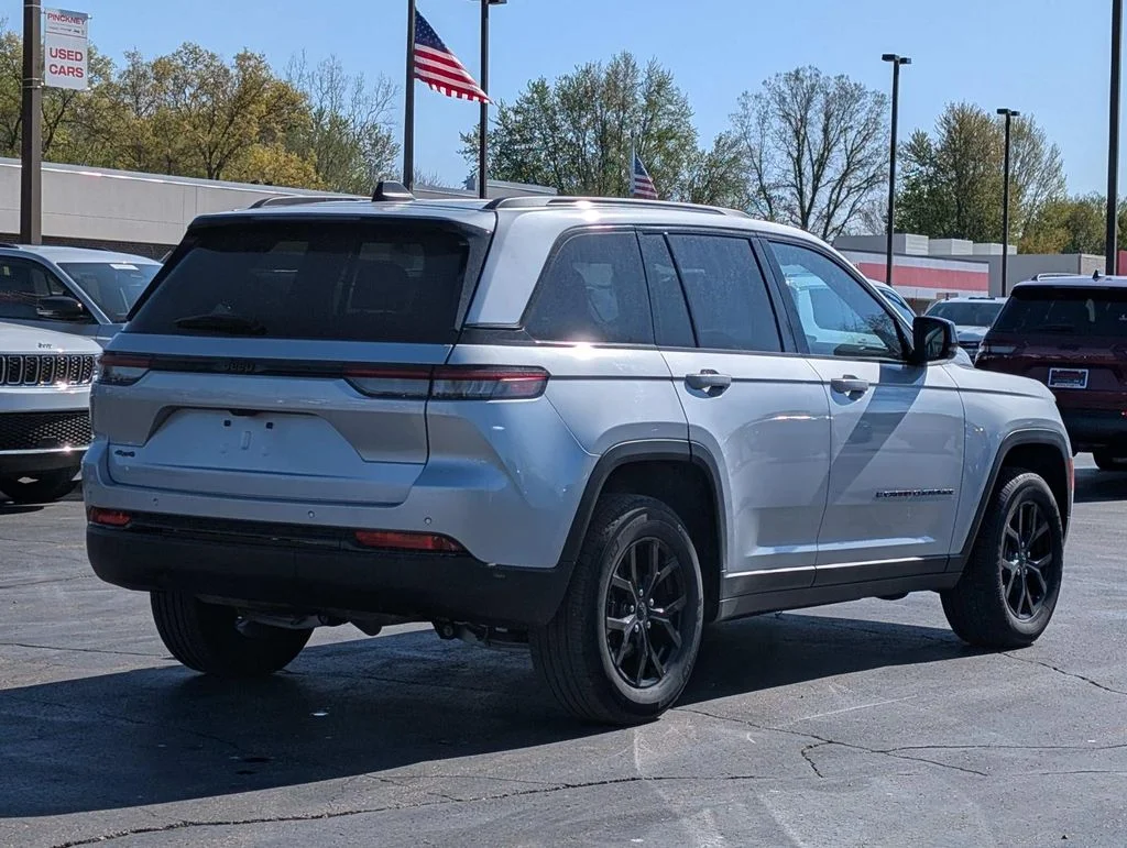 Used 2025 Silver Jeep Altitude image 7