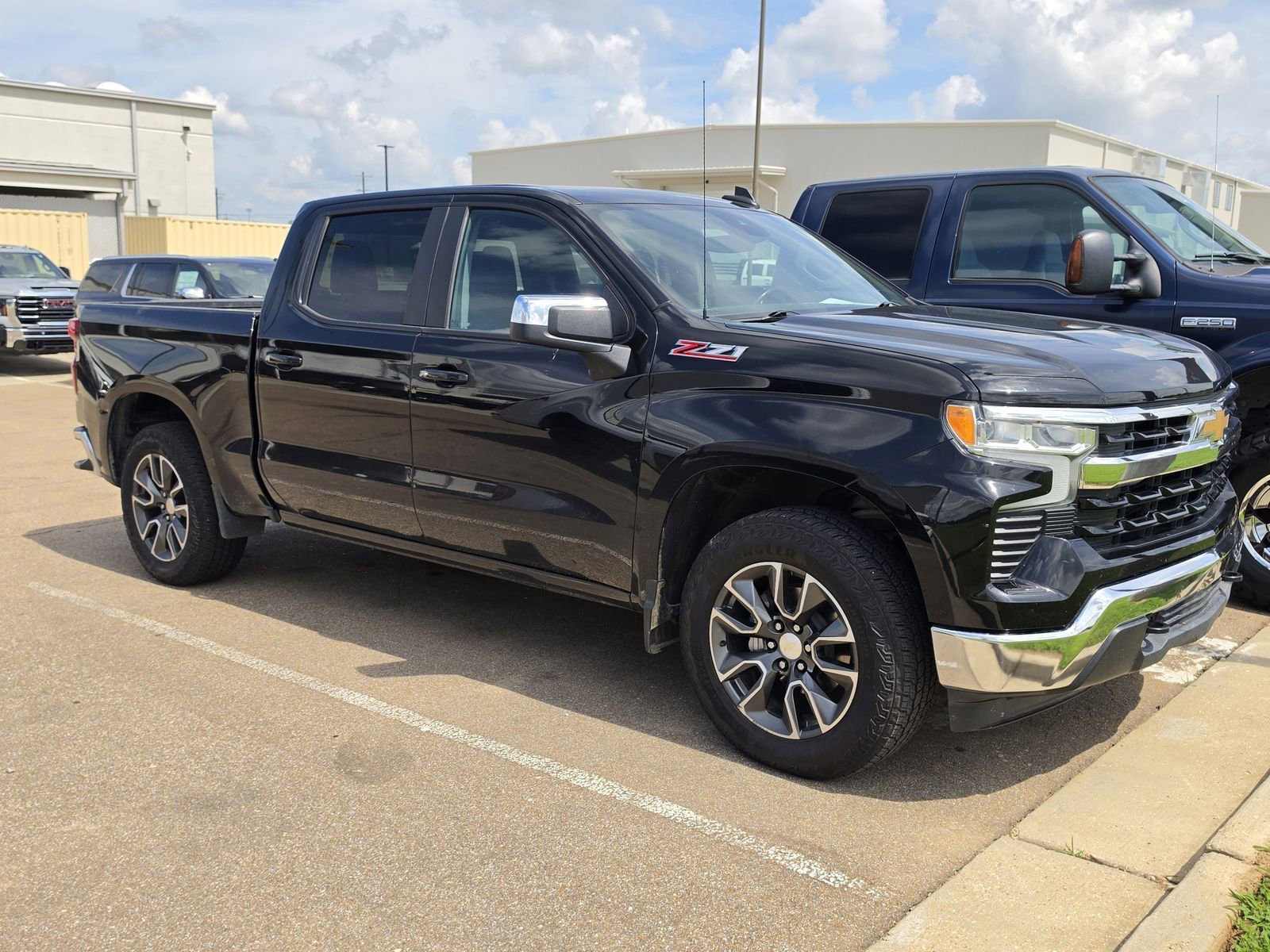 2022 Chevrolet Silverado 1500 LT 4X4 Crew Cab Short Box's photo