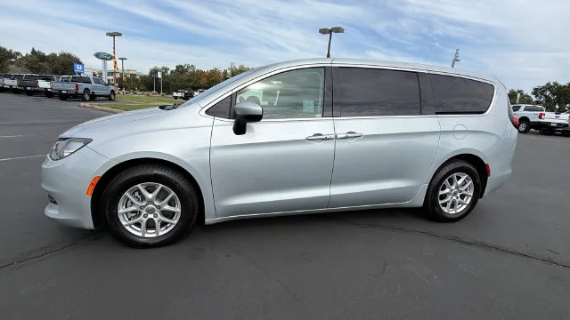 Used 2023 Silver Mist Clearcoat Chrysler LX image 7
