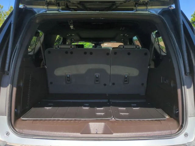 Used 2023 Silver GMC SLT image 32