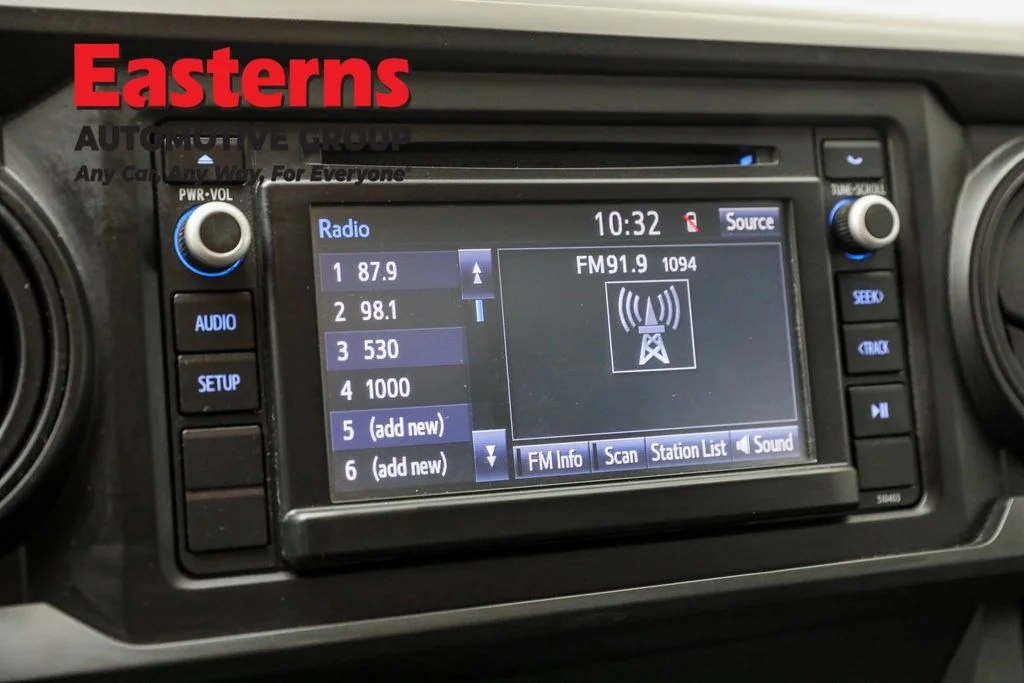 Used 2019 White Toyota SR image 18