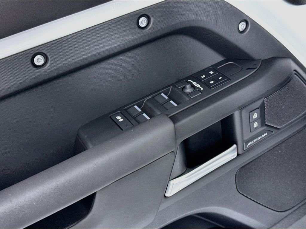 New 2026 Fuji White Land Rover S image 25