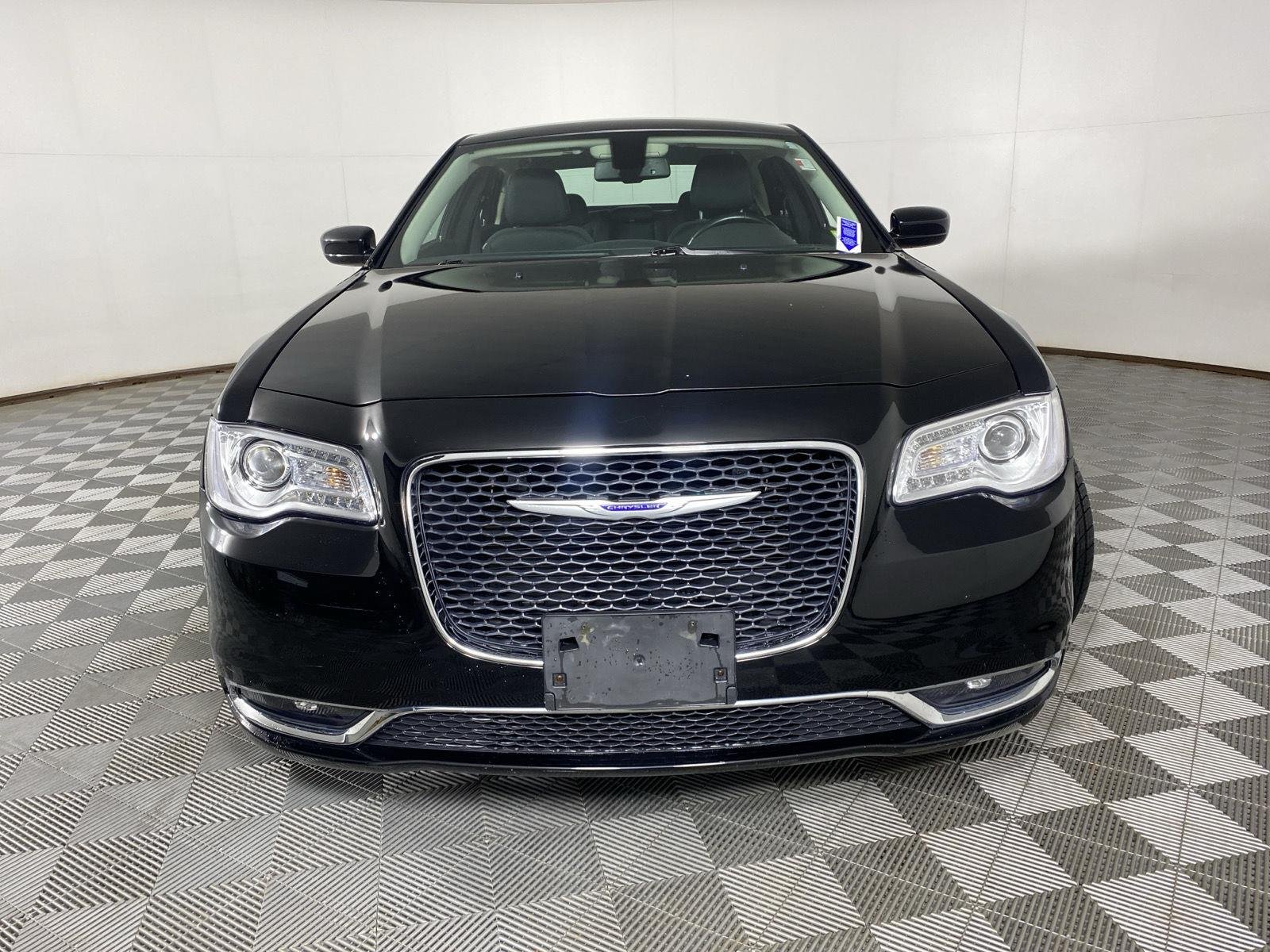 Used 2019 Gloss Black Chrysler Touring image 5
