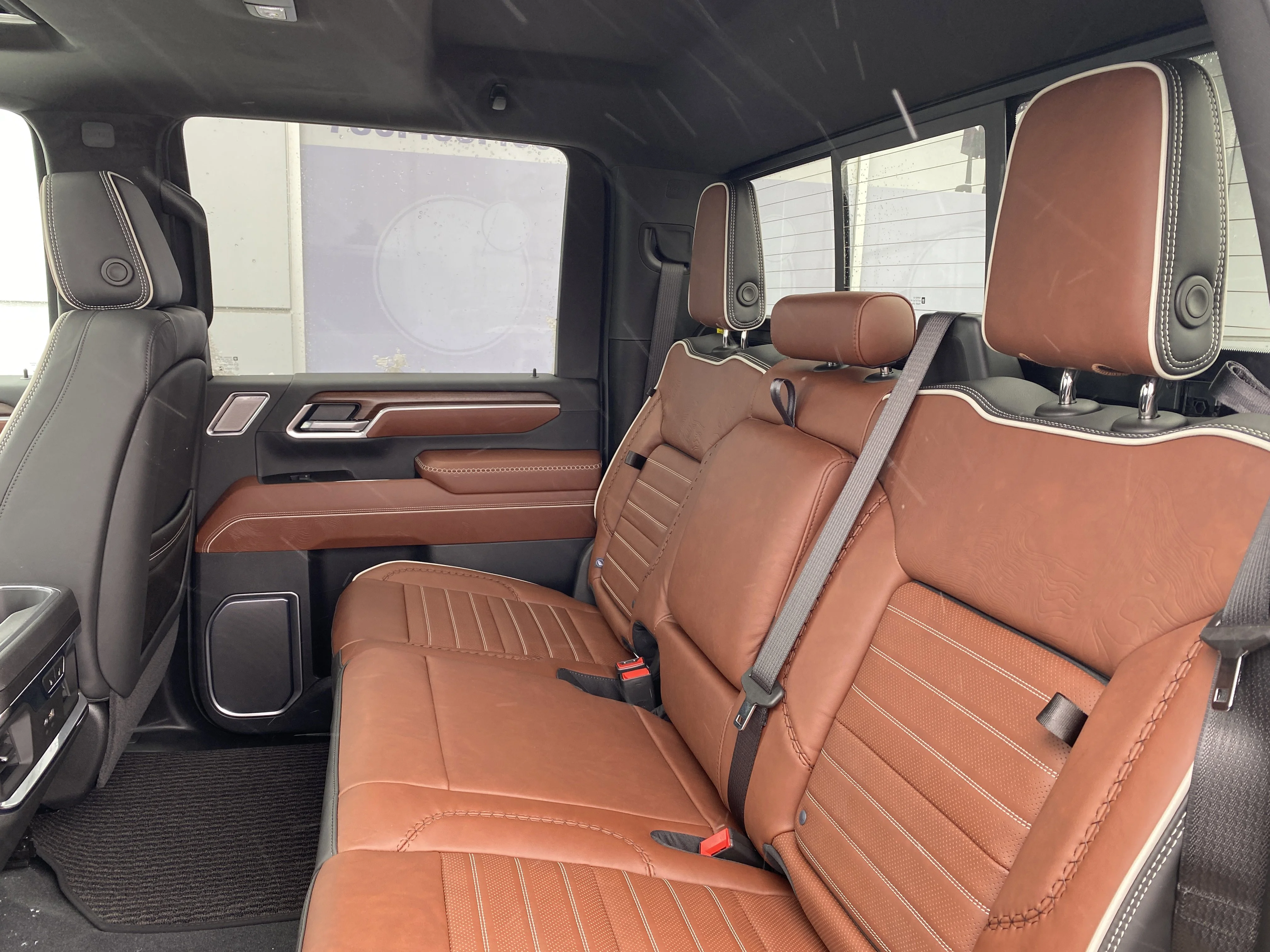New 2026 GLACIER WHITE TRICOAT GMC Denali Ultimate image 28