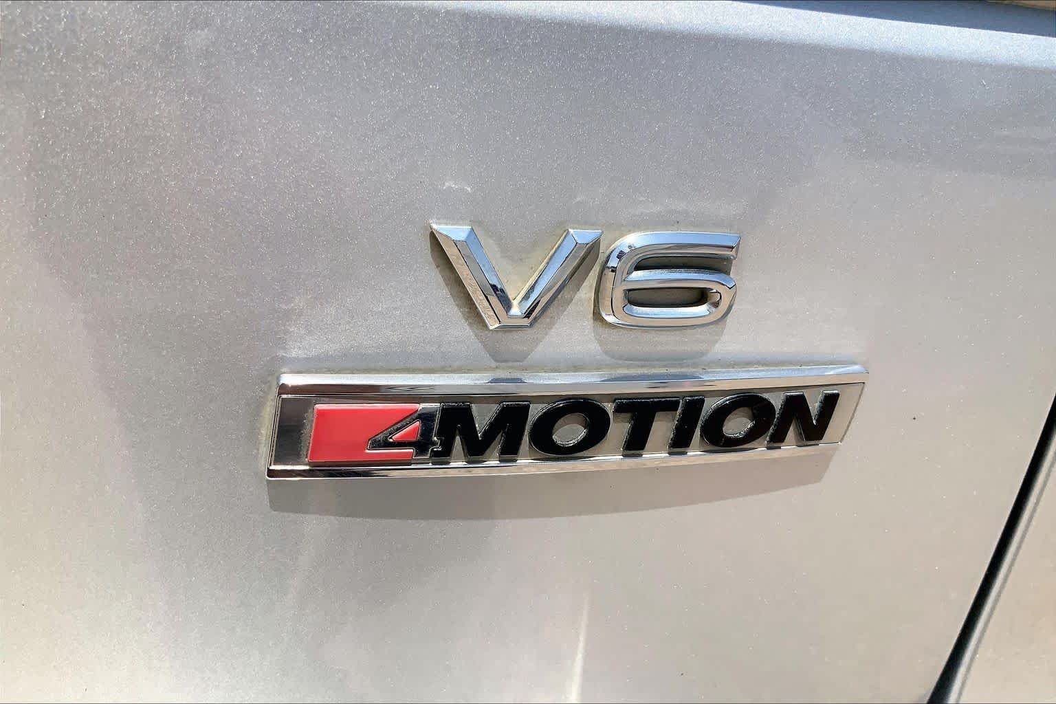 Used 2018 Reflex Silver Metallic Volkswagen 3.6L V6 SEL image 9