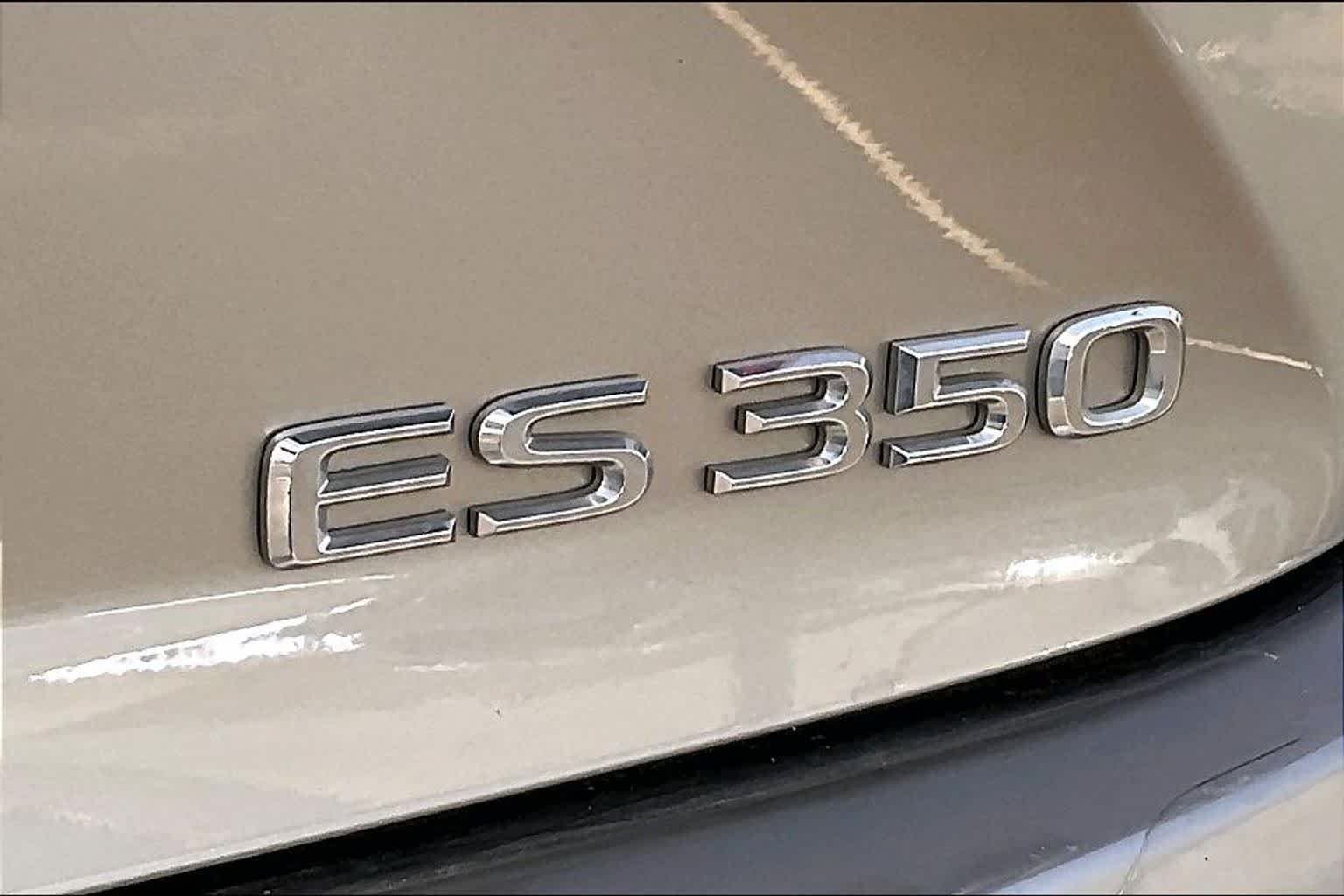 Used 2017 Atomic Silver Lexus  image 8