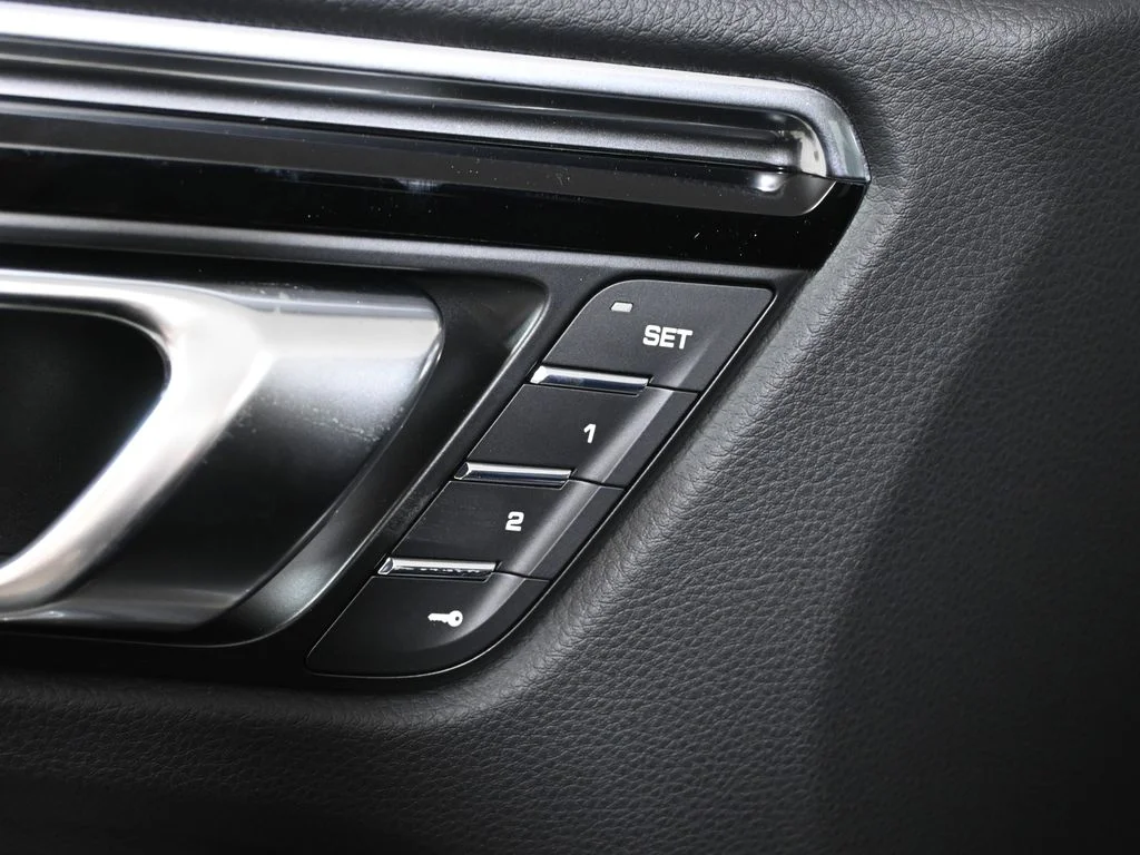 2026 Porsche Macan T - Photo 33