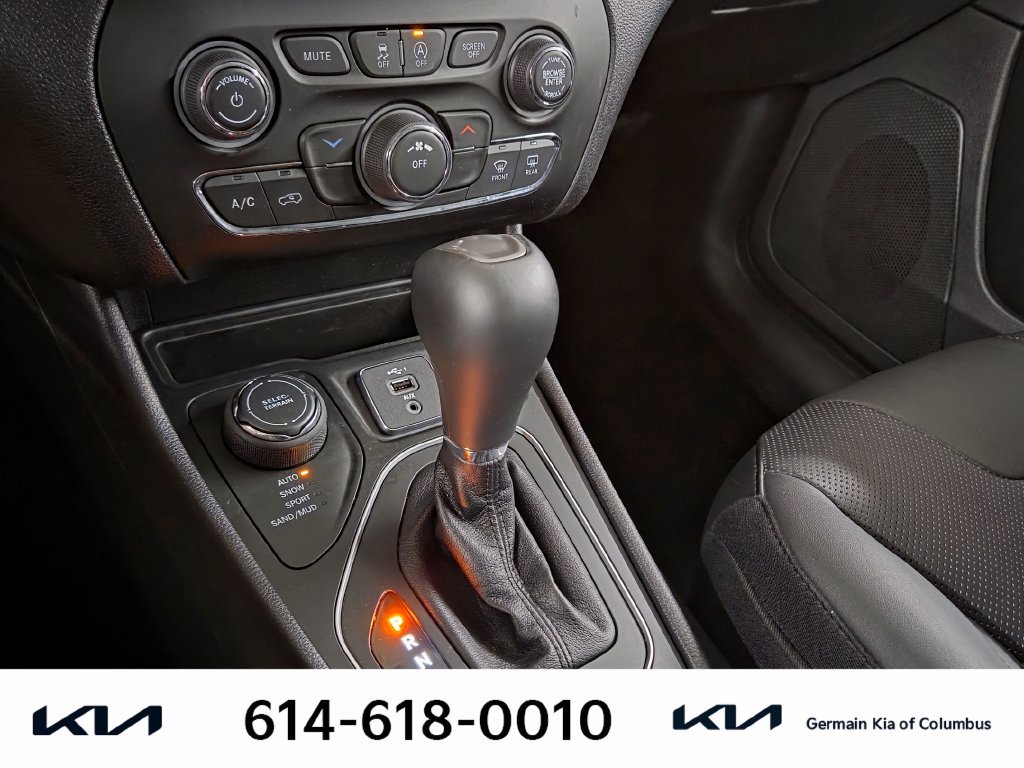 Used 2021 Silver Jeep Latitude Lux image 25
