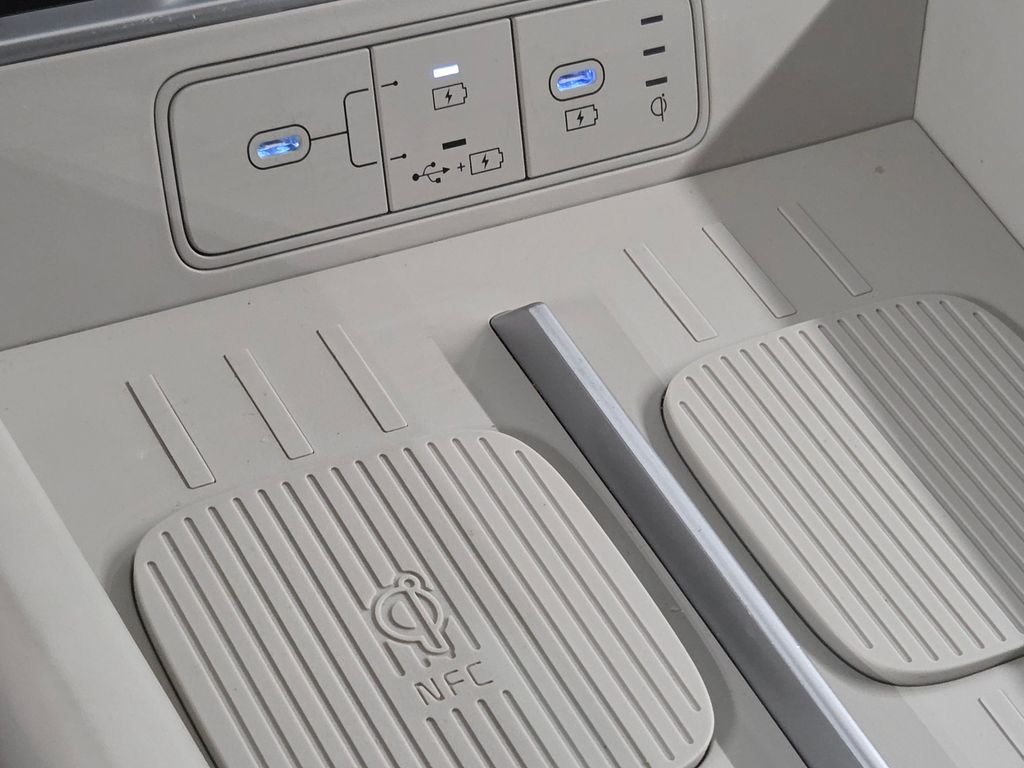 Used 2025 White Hyundai SEL image 33