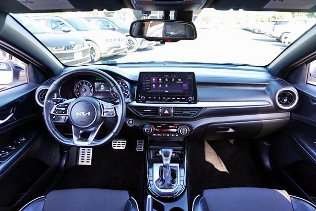 Used 2023 White Kia GT-Line image 16