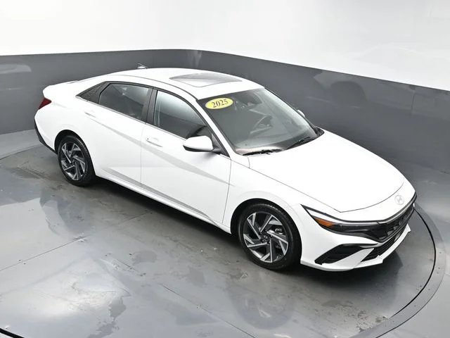 Used 2025 White Hyundai SEL Convenience image 49