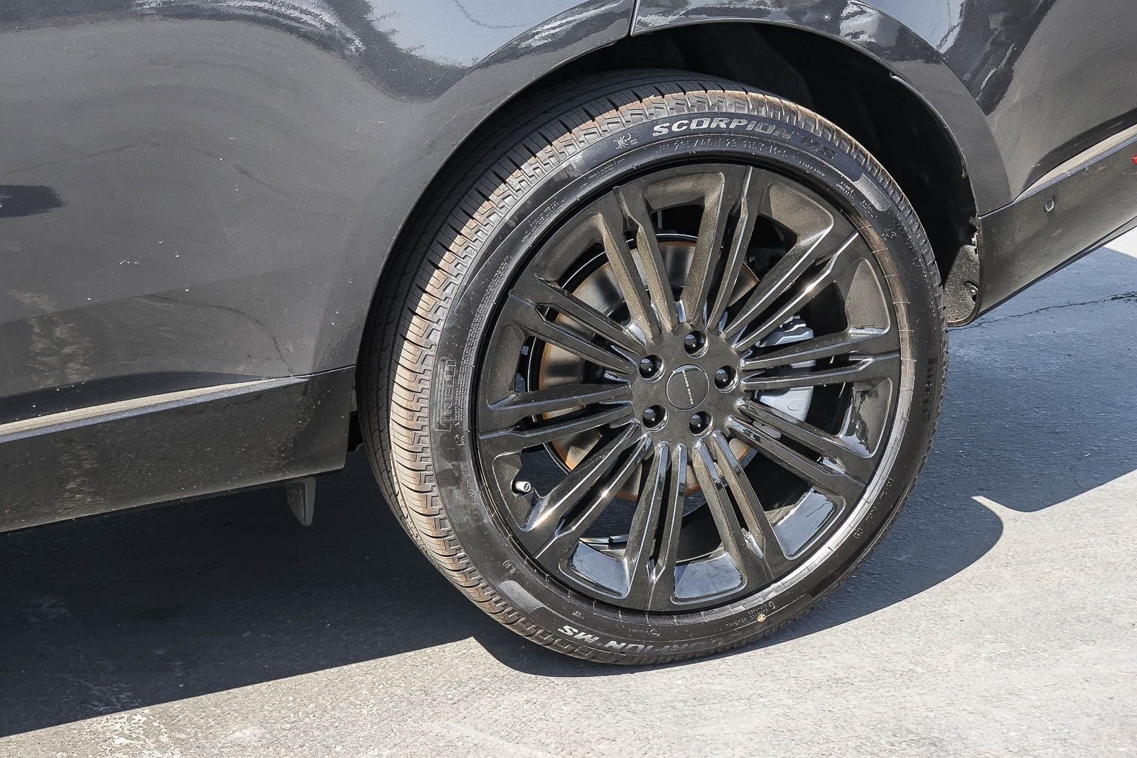 New 2026 Carpathian Grey Land Rover SE image 9
