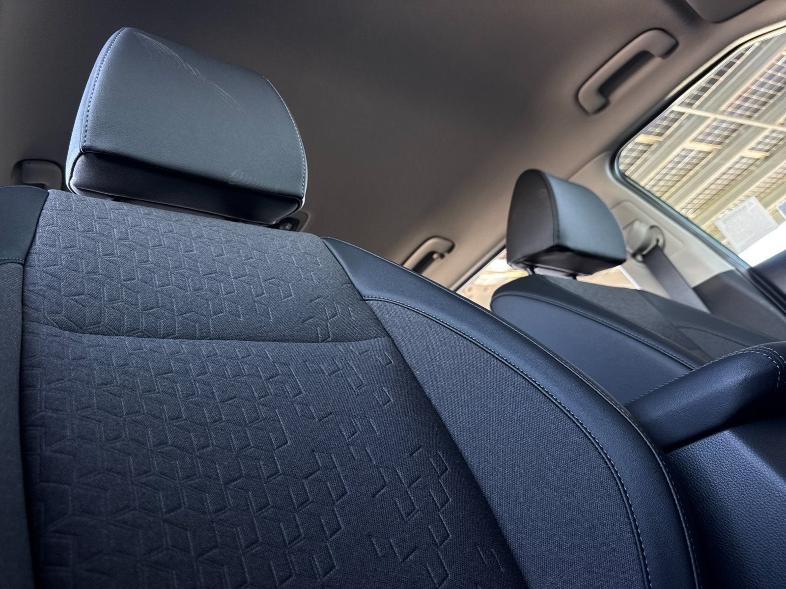 New 2026 Pluton Blue / Black Roof Kia S image 18