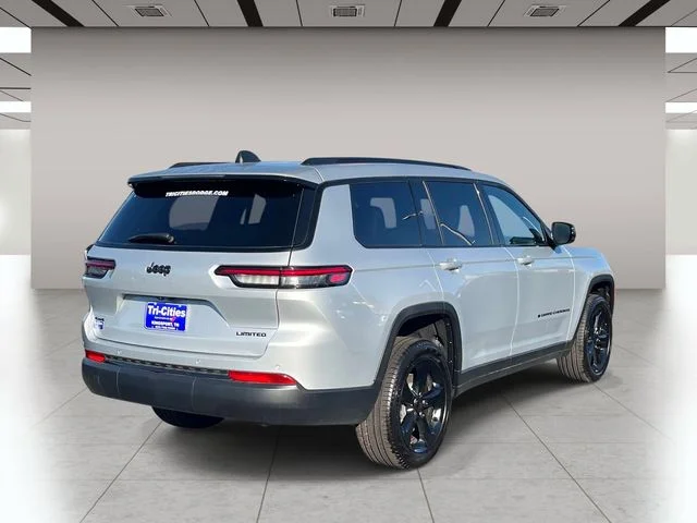 New 2025 Silver Zynith Exterior Paint Jeep Limited image 3