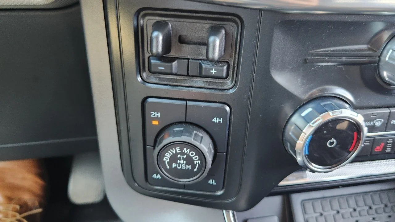 Used 2025 White Ford LARIAT image 17
