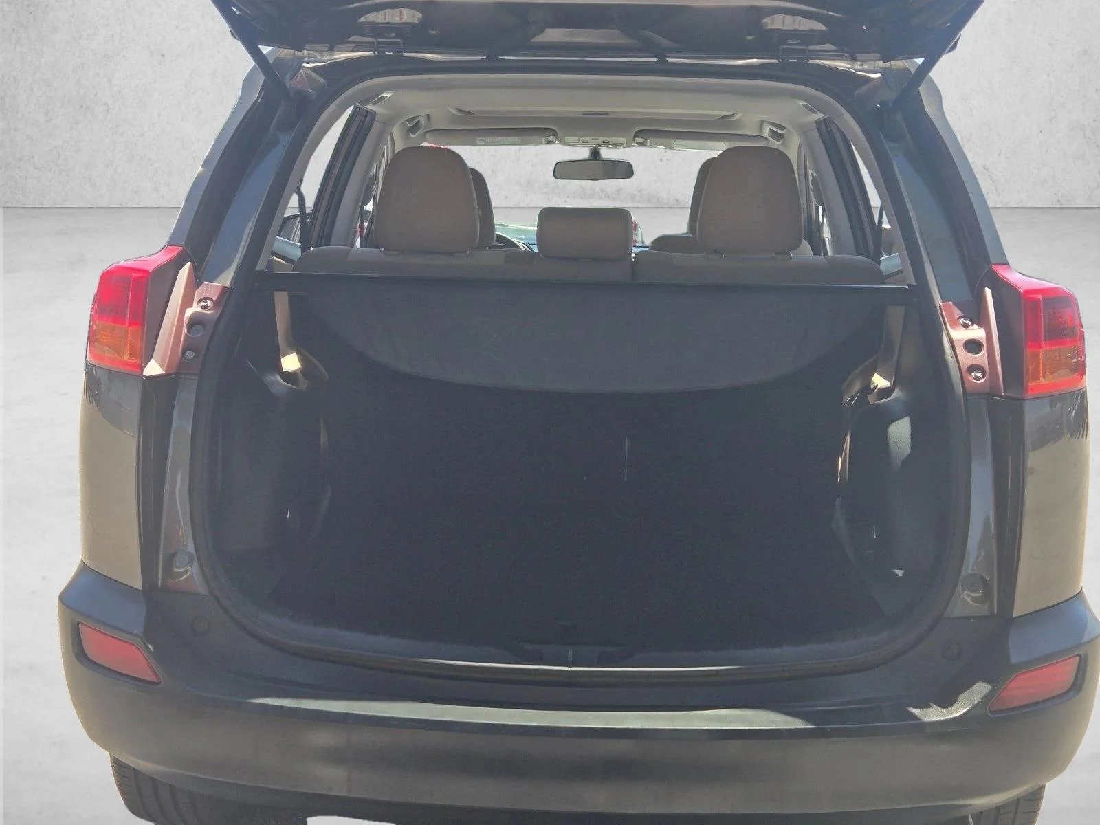 Used 2015 Pyrite Mica Toyota XLE image 7