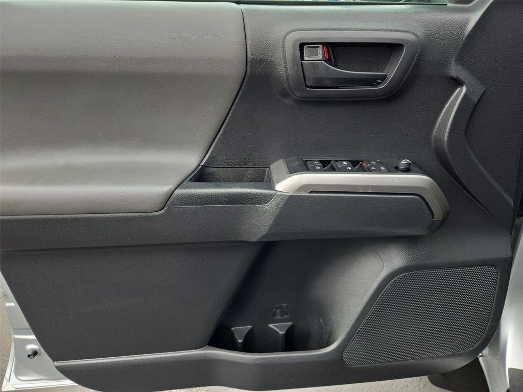 2022 Toyota Tacoma SR5 - Photo 12