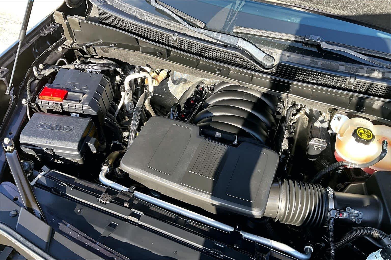 Used 2023 TITANIUM RUSH METALLIC GMC AT4 image 33