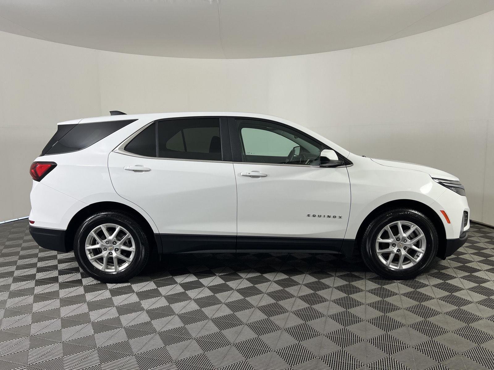 Used 2024 Summit White Chevrolet LT image 30