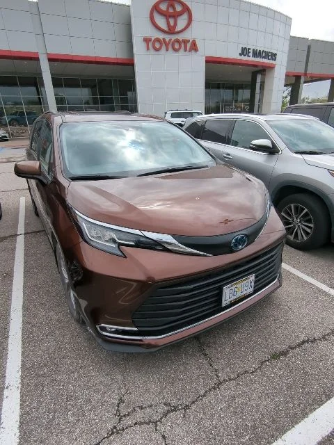 Used 2022 Brown Toyota XLE image 9