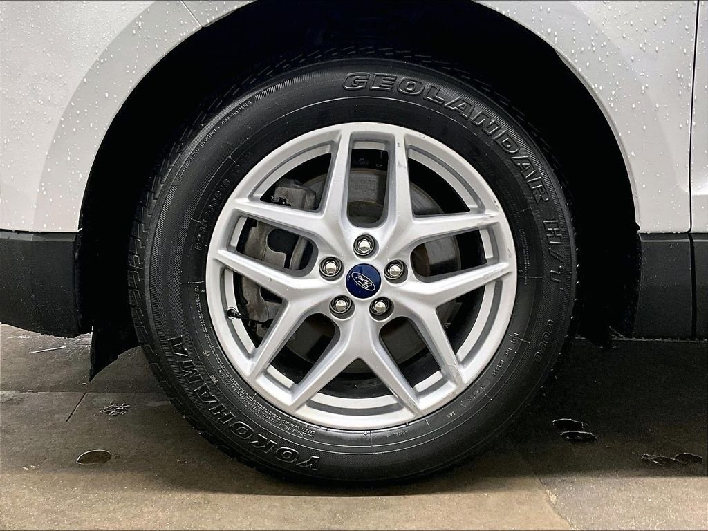 Used 2022 White Ford SEL image 7