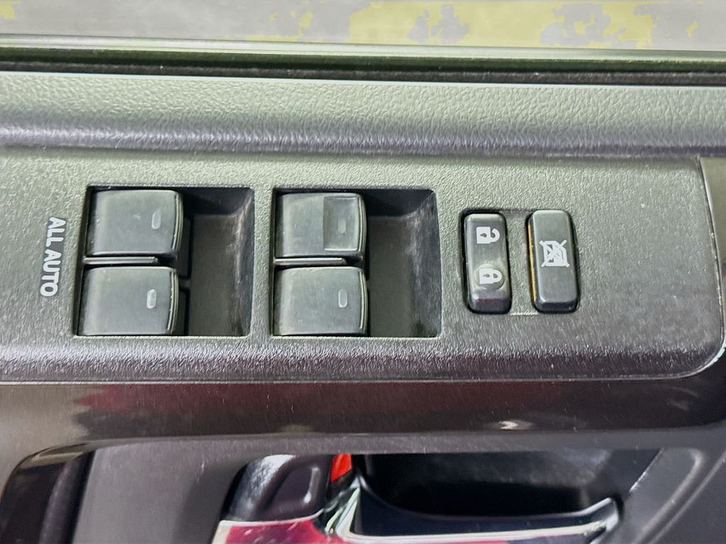 Used 2021 Classic Silver Metallic Toyota Venture image 16
