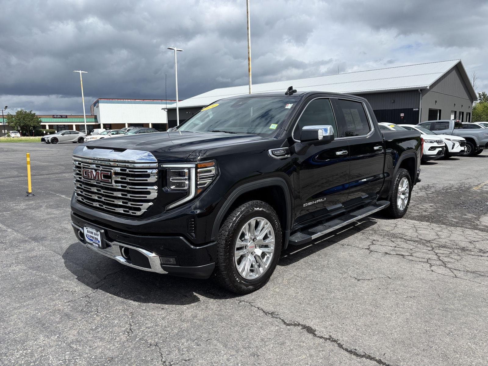 Used 2024 Onyx Black GMC Denali image 3