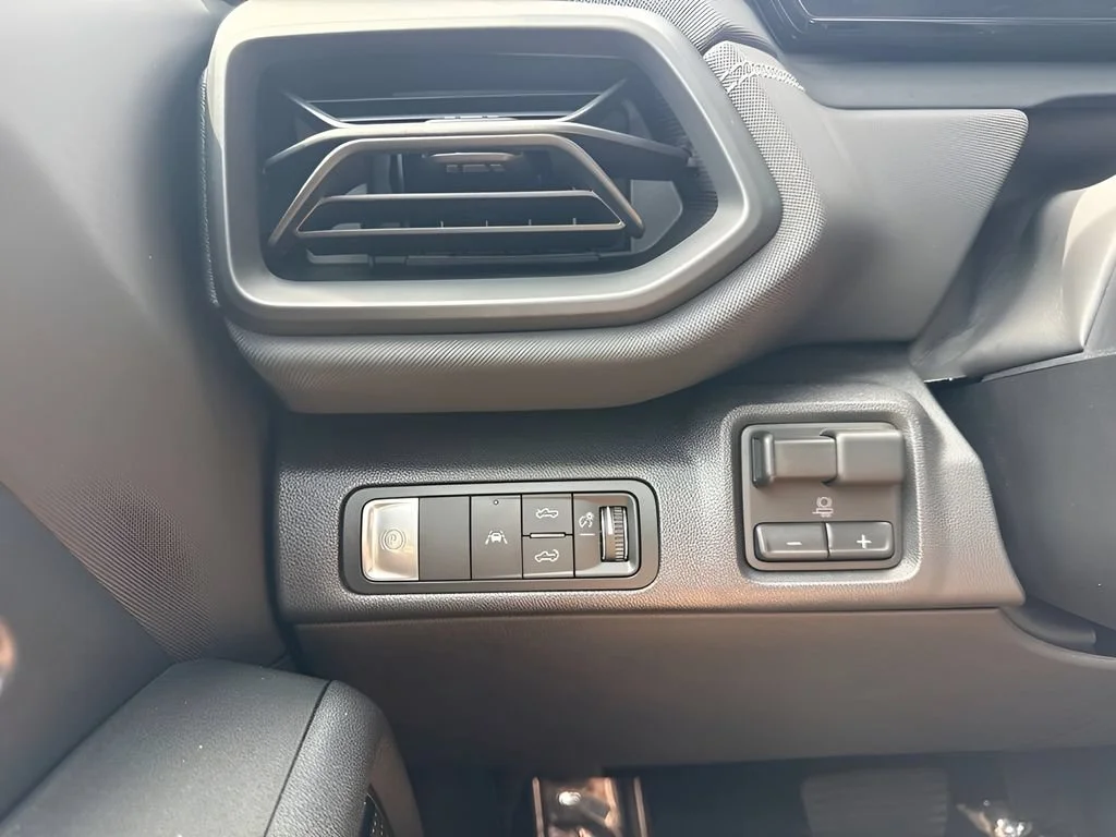 Used 2026 Summit White Chevrolet LT - Extended Range image 25
