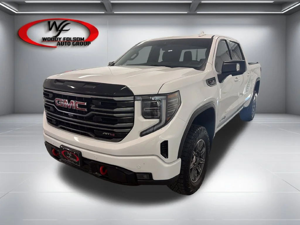 Used 2025 White GMC AT4 image 3