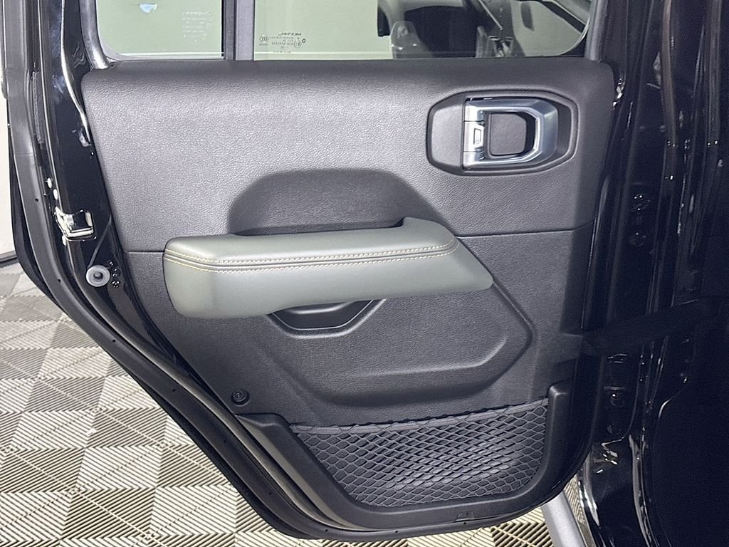 New 2026 Black Clearcoat Jeep Mojave X image 19