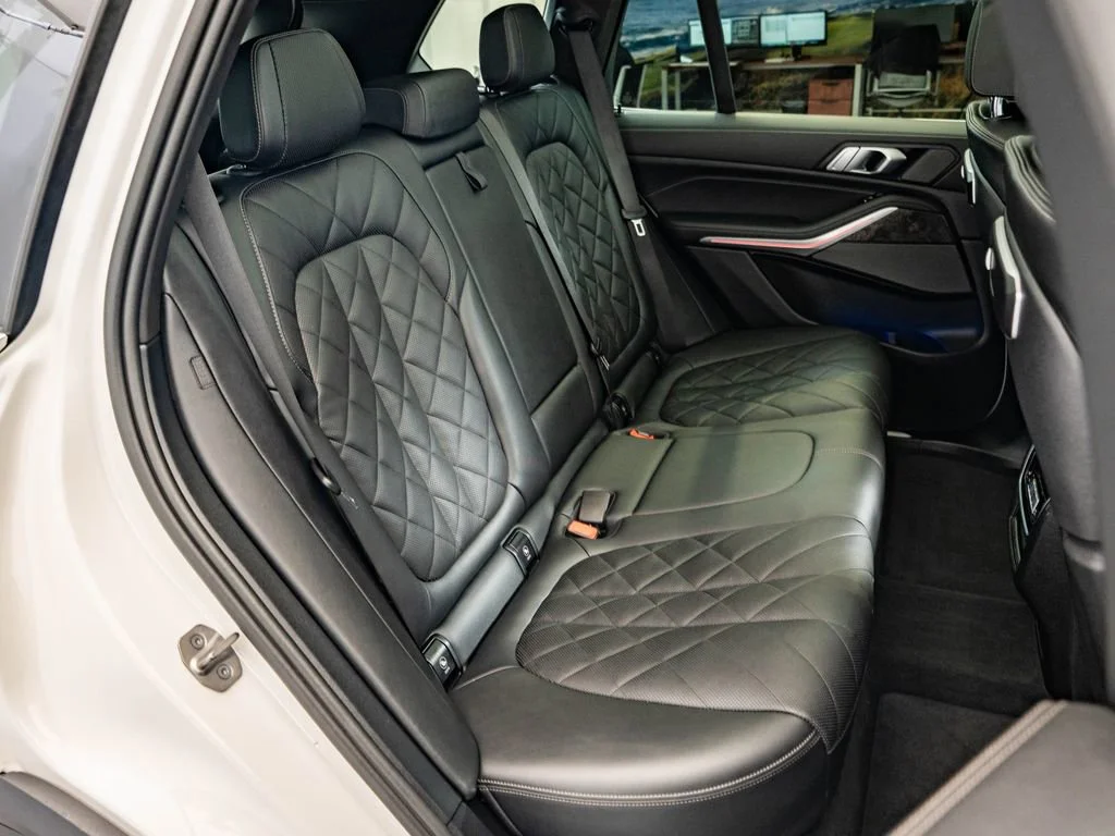Used 2024 Mineral White Metallic BMW xDrive40i image 45