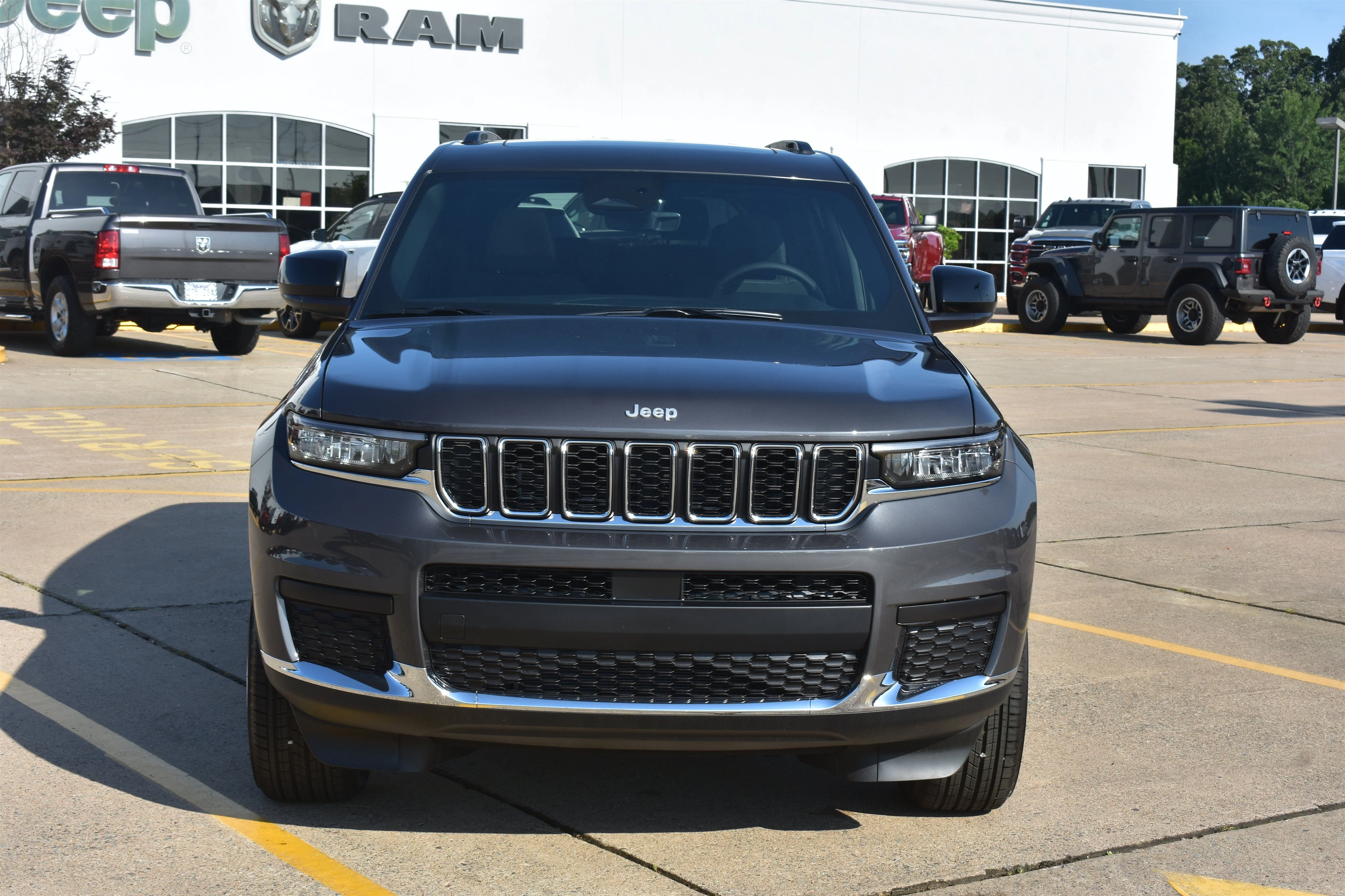New 2026 Baltic Gray Metallic Clearcoat Jeep Laredo X image 2