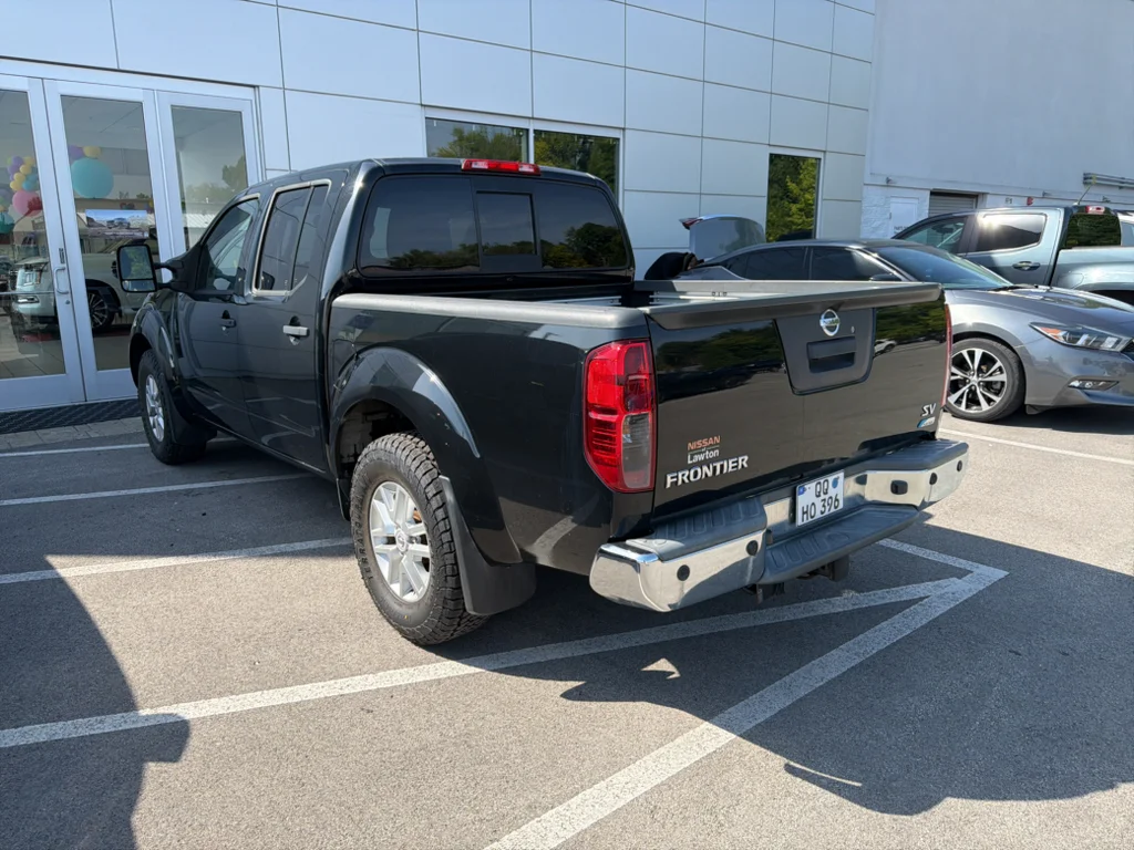 Used 2019 Magnetic Black Pearl Nissan SV image 5