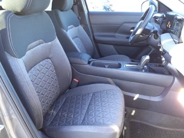 Used 2025 Gray Nissan SV image 18